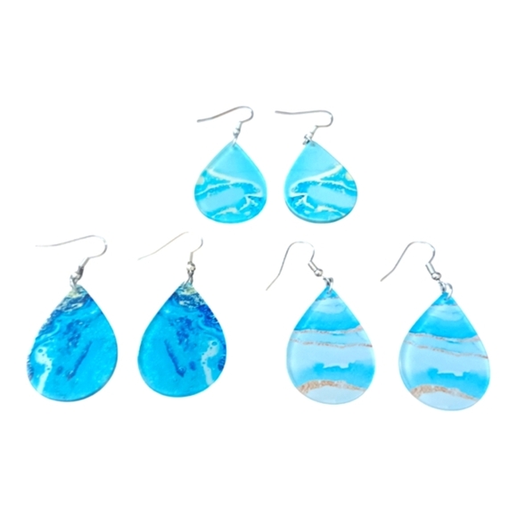 A bundle of beach style earrings - Picture 1 of 4